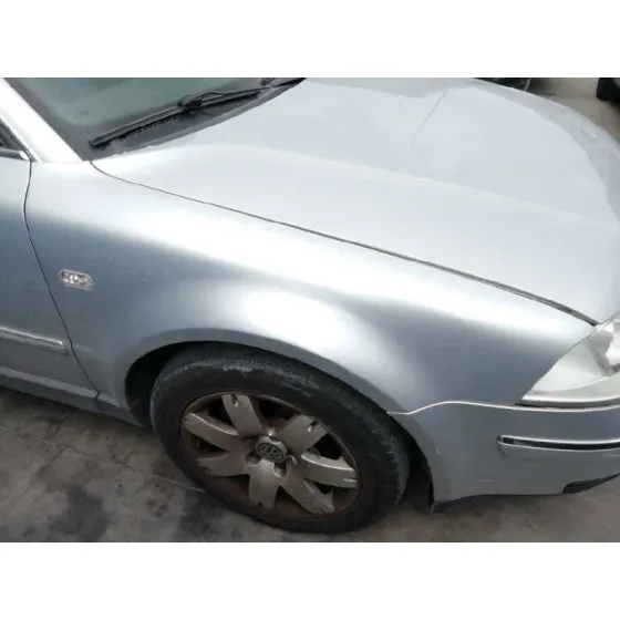 VOLKSWAGEN PASSAT BERLINA (3B3) '2002 ADVANCE GRIS PLATA