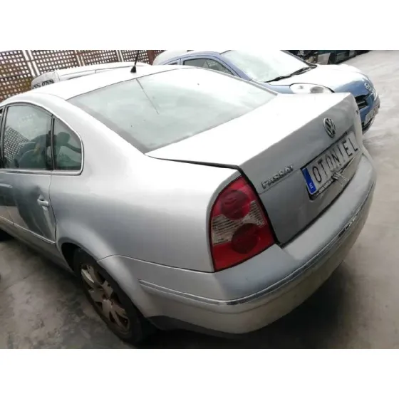 VOLKSWAGEN PASSAT BERLINA (3B3) '2002 ADVANCE GRIS PLATA