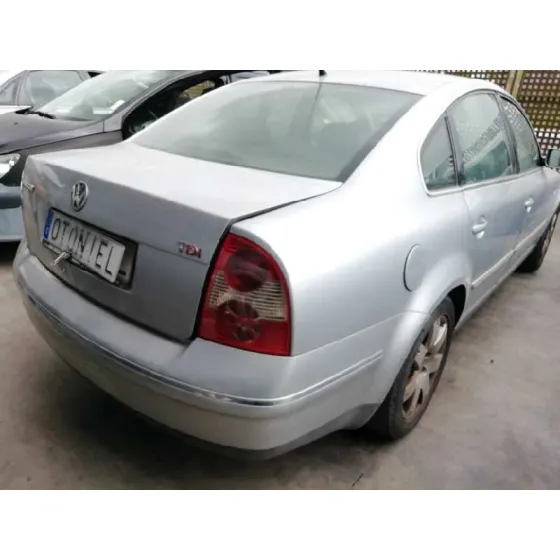 VOLKSWAGEN PASSAT BERLINA (3B3) '2002 ADVANCE GRIS PLATA
