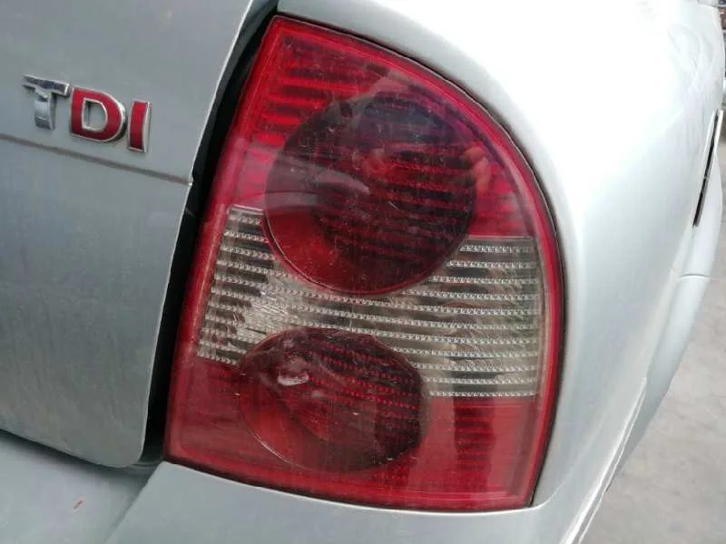 VOLKSWAGEN PASSAT BERLINA (3B3) '2002 ADVANCE GRIS PLATA