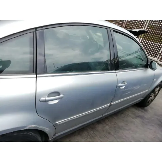 VOLKSWAGEN PASSAT BERLINA (3B3) '2002 ADVANCE GRIS PLATA