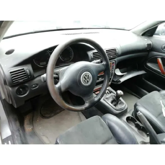 VOLKSWAGEN PASSAT BERLINA (3B3) '2002 ADVANCE GRIS PLATA