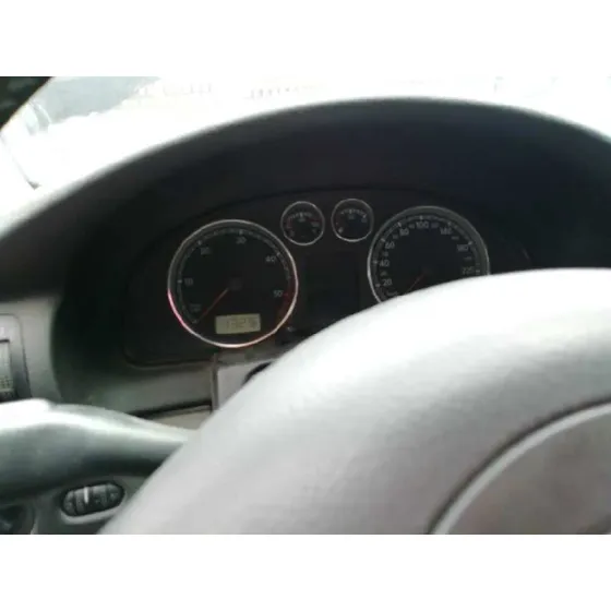 VOLKSWAGEN PASSAT BERLINA (3B3) '2002 ADVANCE GRIS PLATA