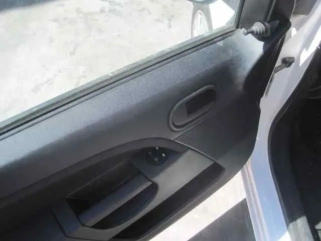 FORD FIESTA (CBK) FORD FIESTA (CBK) '2006 AMBIENTE BLANCO 2001