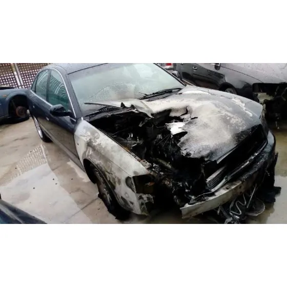 AUDI A6 BERLINA (4B2) '2000 2.5 TDI AZUL/CALCINADO