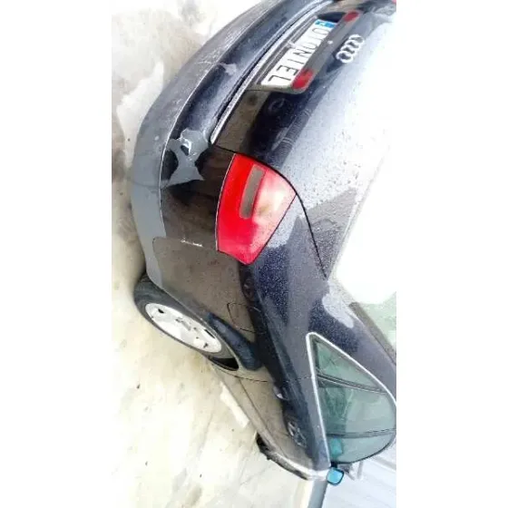 AUDI A6 BERLINA (4B2) '2000 2.5 TDI AZUL/CALCINADO