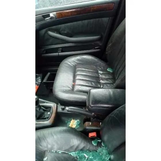 AUDI A6 BERLINA (4B2) '2000 2.5 TDI AZUL/CALCINADO