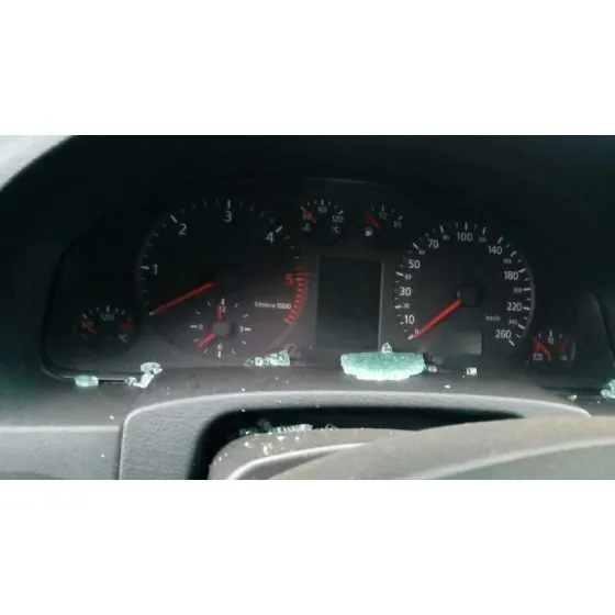 AUDI A6 BERLINA (4B2) '2000 2.5 TDI AZUL/CALCINADO