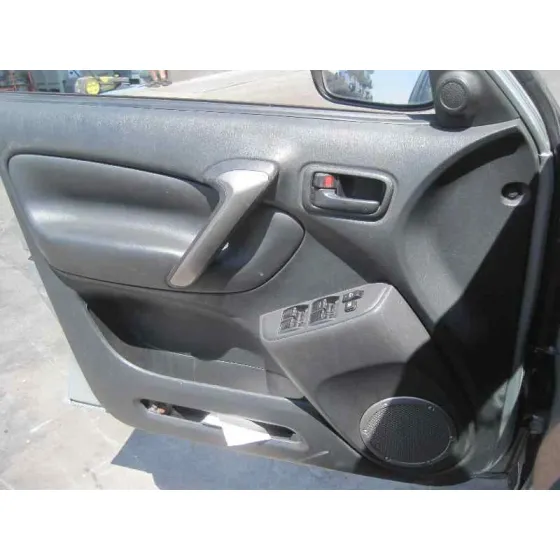 TOYOTA RAV 4 (A2) '2004 2.0 D-4D EXECUTIVE 4X4 (2003->) PLATA