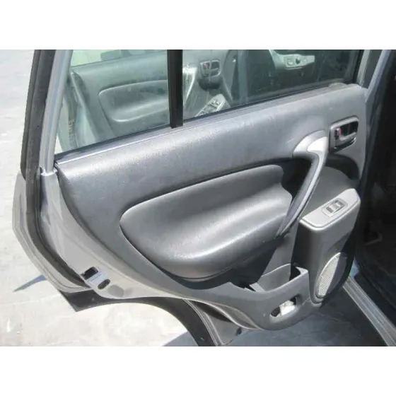 TOYOTA RAV 4 (A2) '2004 2.0 D-4D EXECUTIVE 4X4 (2003->) PLATA