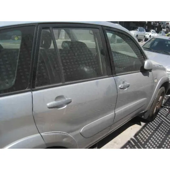 TOYOTA RAV 4 (A2) '2004 2.0 D-4D EXECUTIVE 4X4 (2003->) PLATA
