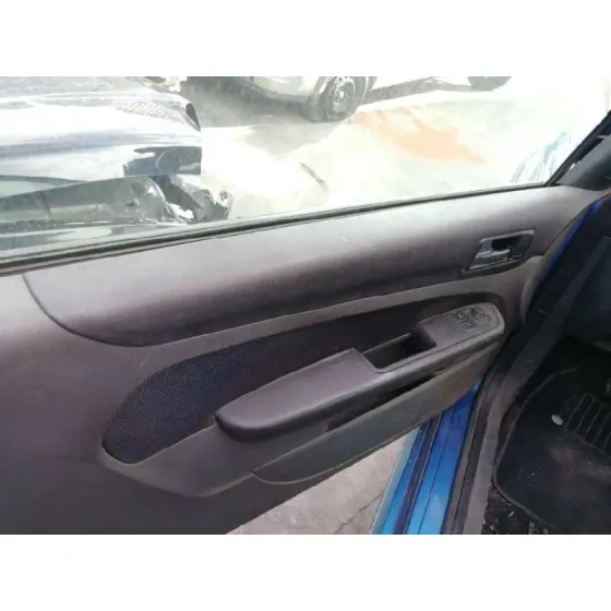 FORD FOCUS BERLINA (CAP) '2005 TREND AZUL