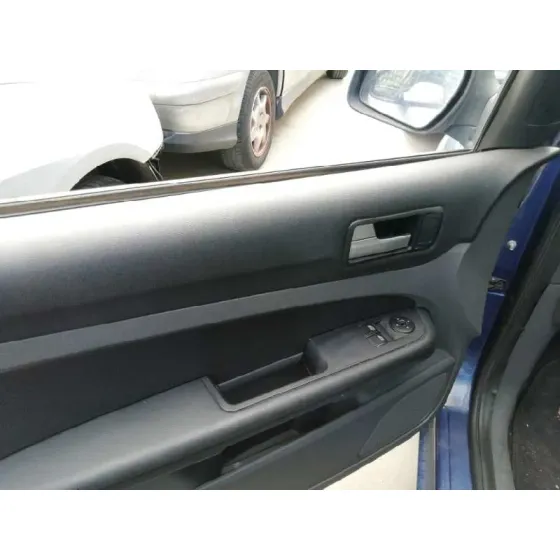 FORD FOCUS BERLINA (CAP) '2007 AMBIENTE (D) AZUL