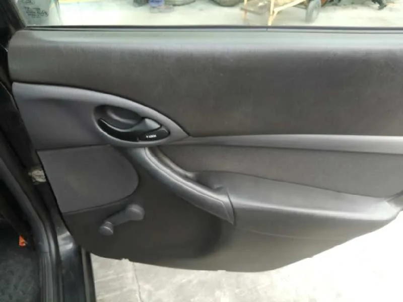 FORD FOCUS BERLINA (CAK) '2002 1.8 TDCI TURBODIESEL CAT NEGRO