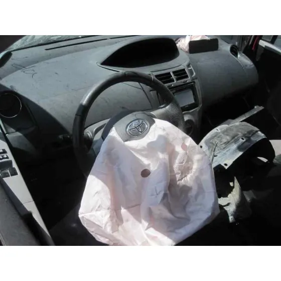 TOYOTA YARIS '2011 CONNECT ROJO