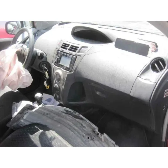 TOYOTA YARIS '2011 CONNECT ROJO