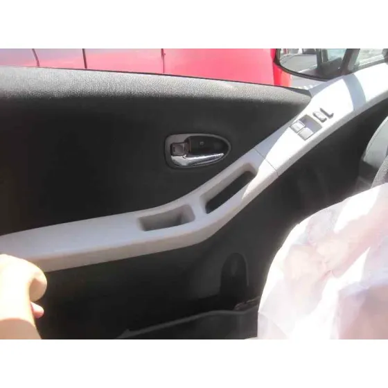 TOYOTA YARIS '2011 CONNECT ROJO