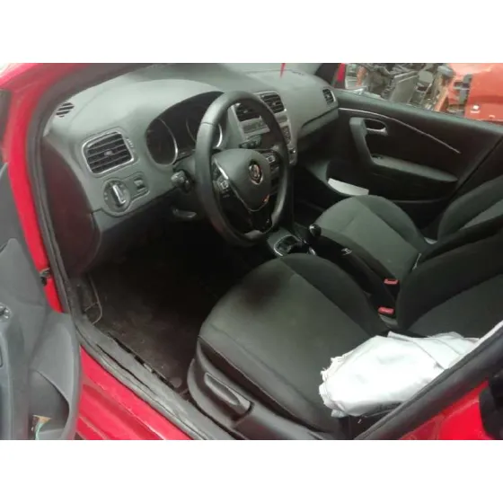 VOLKSWAGEN POLO (6C1) '2014 ADVANCE BLUEMOTION ROJO
