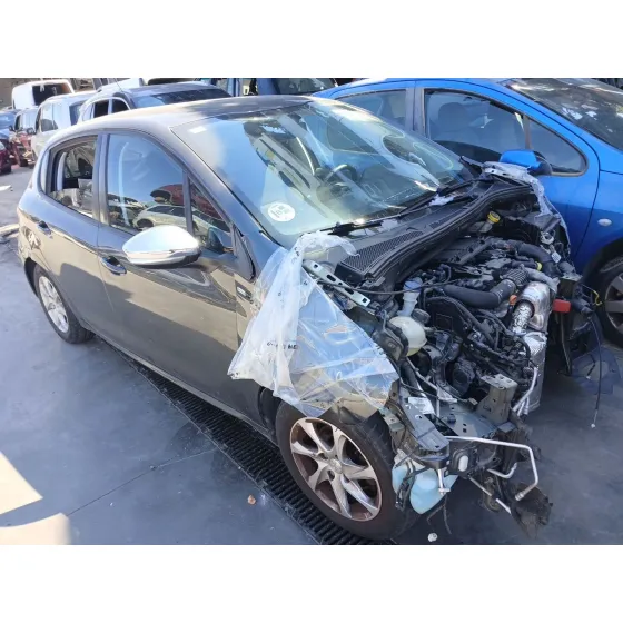 Peugeot 208 I (CA_, CC_) 2012