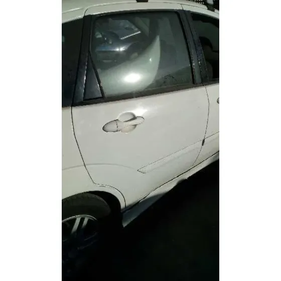 FORD FOCUS BERLINA (CAK) '2002 AMBIENTE BLANCO