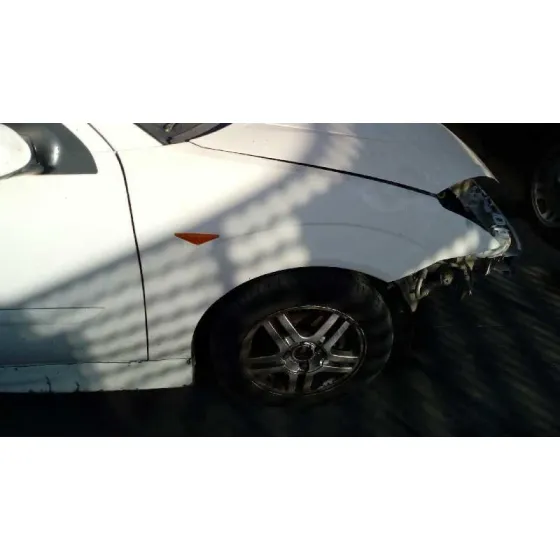 FORD FOCUS BERLINA (CAK) '2002 AMBIENTE BLANCO