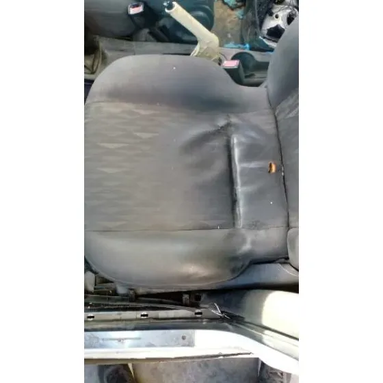 FORD FOCUS BERLINA (CAK) '2002 AMBIENTE BLANCO