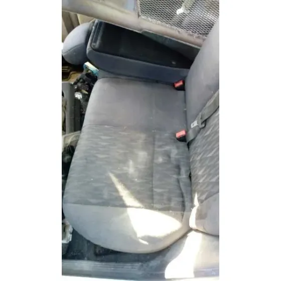 FORD FOCUS BERLINA (CAK) '2002 AMBIENTE BLANCO