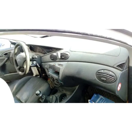 FORD FOCUS BERLINA (CAK) '2002 AMBIENTE BLANCO