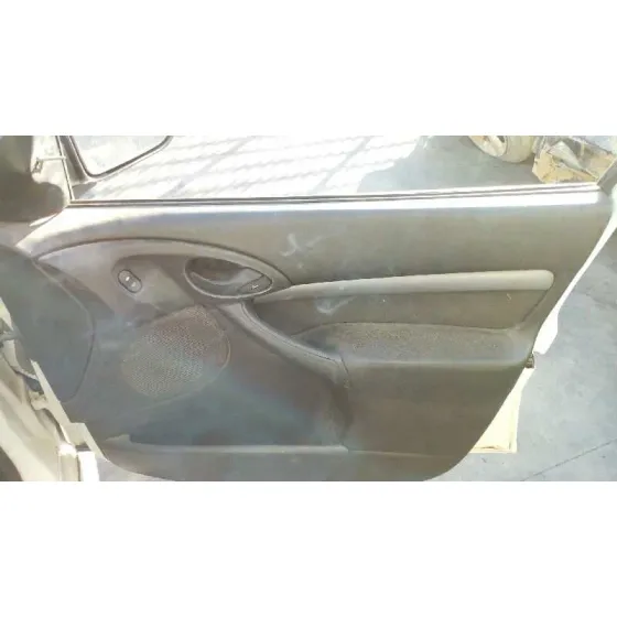FORD FOCUS BERLINA (CAK) '2002 AMBIENTE BLANCO