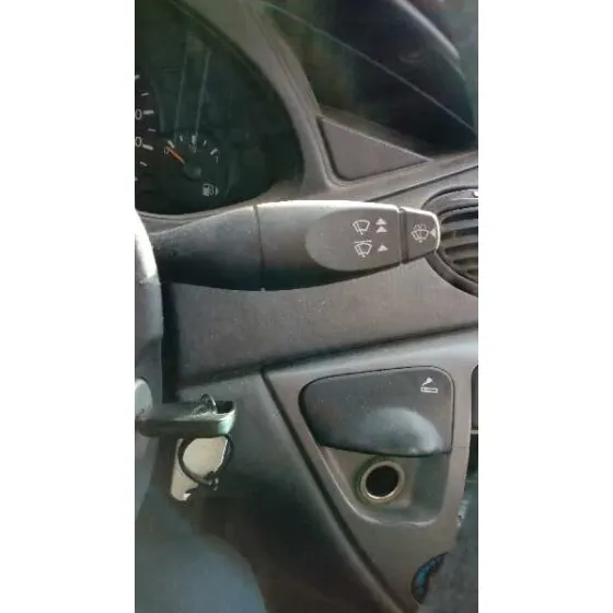 FORD FOCUS BERLINA (CAK) '2002 AMBIENTE BLANCO