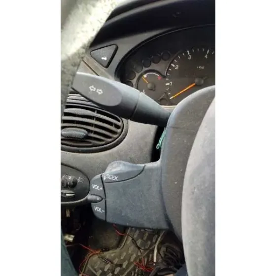 FORD FOCUS BERLINA (CAK) '2002 AMBIENTE BLANCO