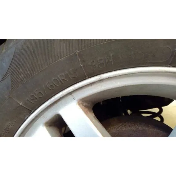 FORD FOCUS BERLINA (CAK) '2002 AMBIENTE BLANCO