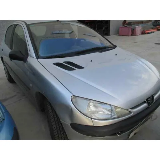 PEUGEOT 206 BERLINA '2002 XR PLATA