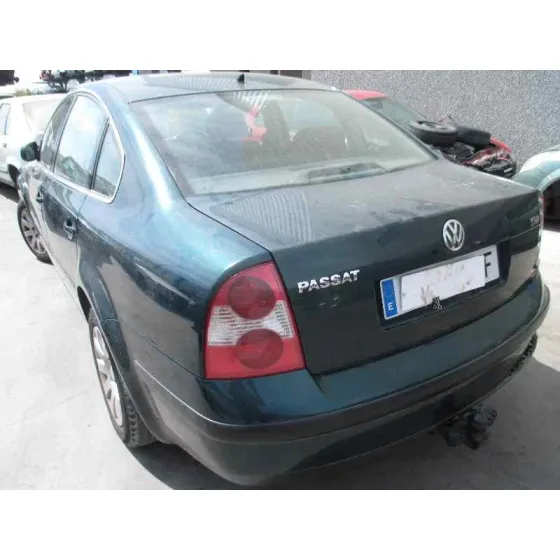 VOLKSWAGEN PASSAT BERLINA (3B3) '2001 ADVANCE VERDE
