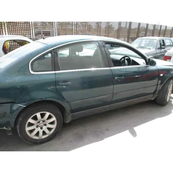 VOLKSWAGEN PASSAT BERLINA (3B3) '2001 ADVANCE VERDE