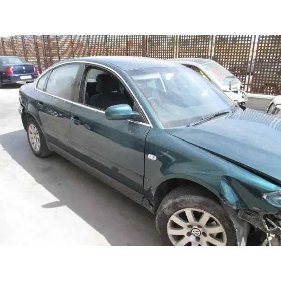 VOLKSWAGEN PASSAT BERLINA (3B3) '2001 ADVANCE VERDE