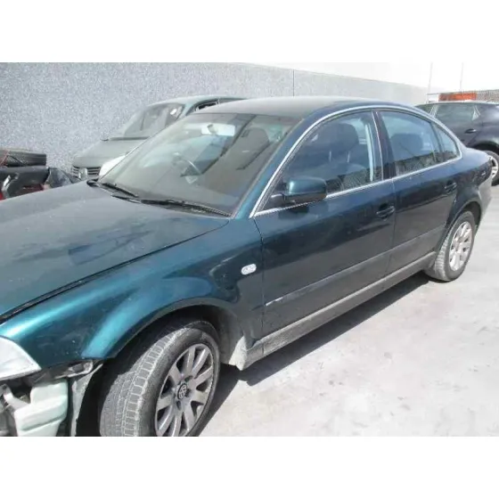 VOLKSWAGEN PASSAT BERLINA (3B3) '2001 ADVANCE VERDE