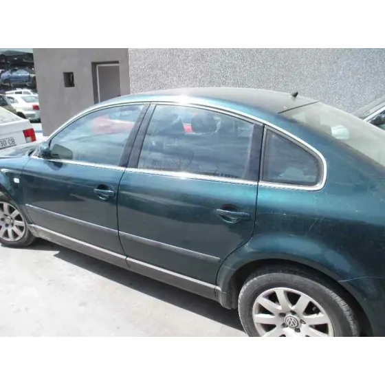 VOLKSWAGEN PASSAT BERLINA (3B3) '2001 ADVANCE VERDE