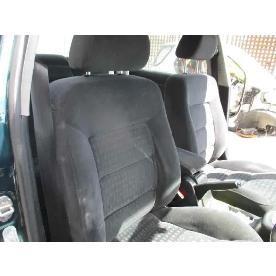VOLKSWAGEN PASSAT BERLINA (3B3) '2001 ADVANCE VERDE