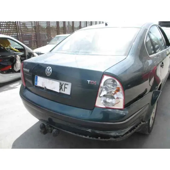VOLKSWAGEN PASSAT BERLINA (3B3) '2001 ADVANCE VERDE