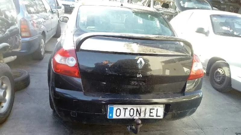 RENAULT MEGANE II CLASSIC BERLINA RENAULT MEGANE II CLASSIC BERLINA '2004 CONFORT DYNAMIQUE NEGRO 2003