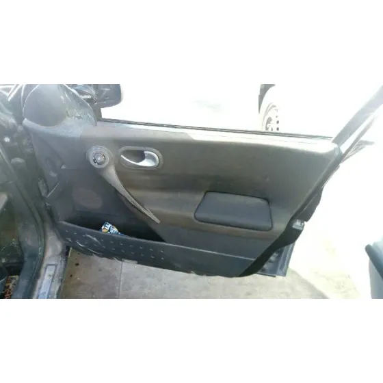 RENAULT MEGANE II CLASSIC BERLINA '2004 CONFORT DYNAMIQUE NEGRO