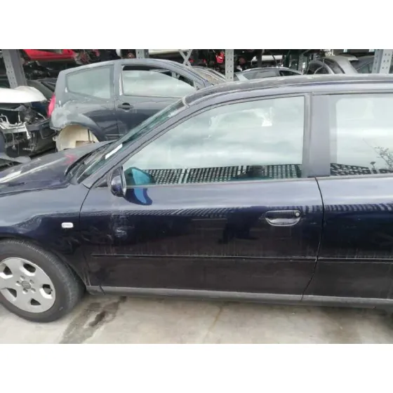 AUDI A3 (8L) '2001 1.8 AMBIENTE AZUL
