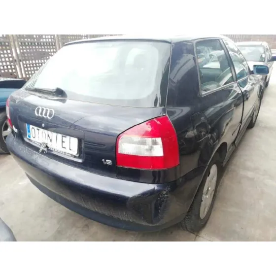 AUDI A3 (8L) '2001 1.8 AMBIENTE AZUL