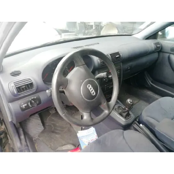 AUDI A3 (8L) '2001 1.8 AMBIENTE AZUL