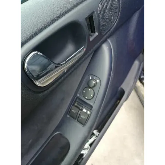 AUDI A3 (8L) '2001 1.8 AMBIENTE AZUL