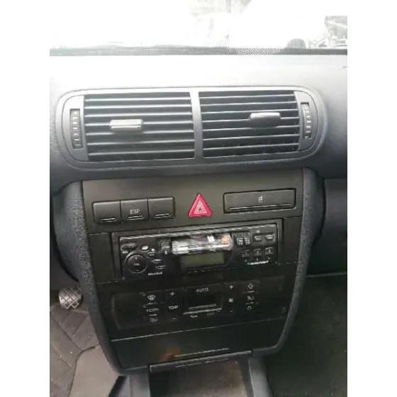 AUDI A3 (8L) '2001 1.8 AMBIENTE AZUL