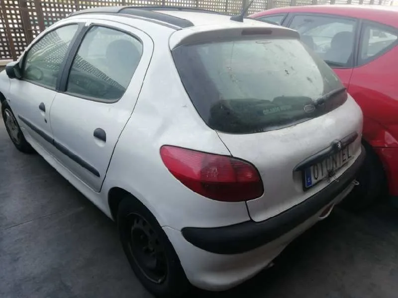 PEUGEOT 206 BERLINA '2001 XT BLANCO