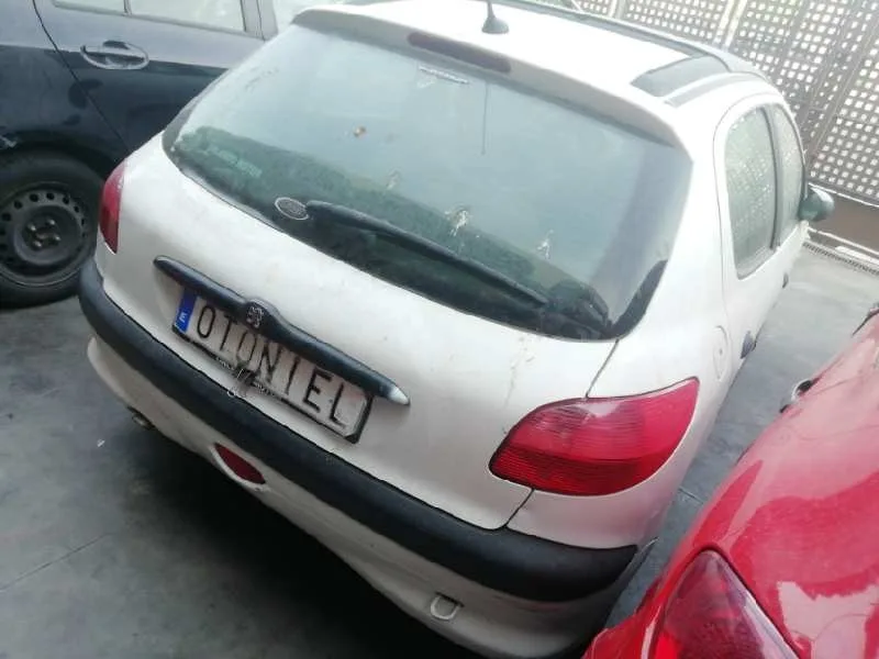 PEUGEOT 206 BERLINA '2001 XT BLANCO