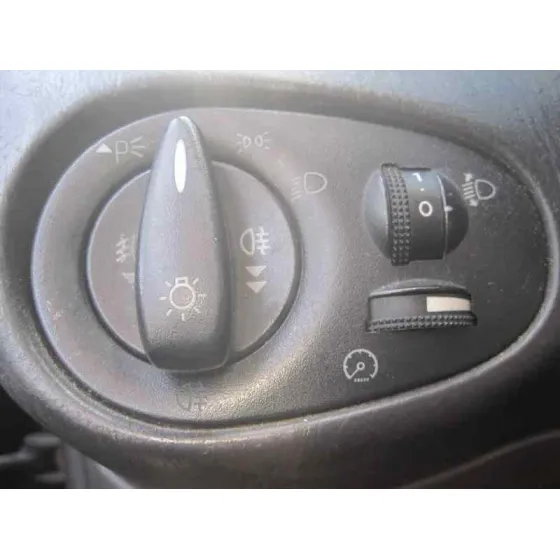 FORD FOCUS BERLINA (CAK) '2002 TREND NEGRO